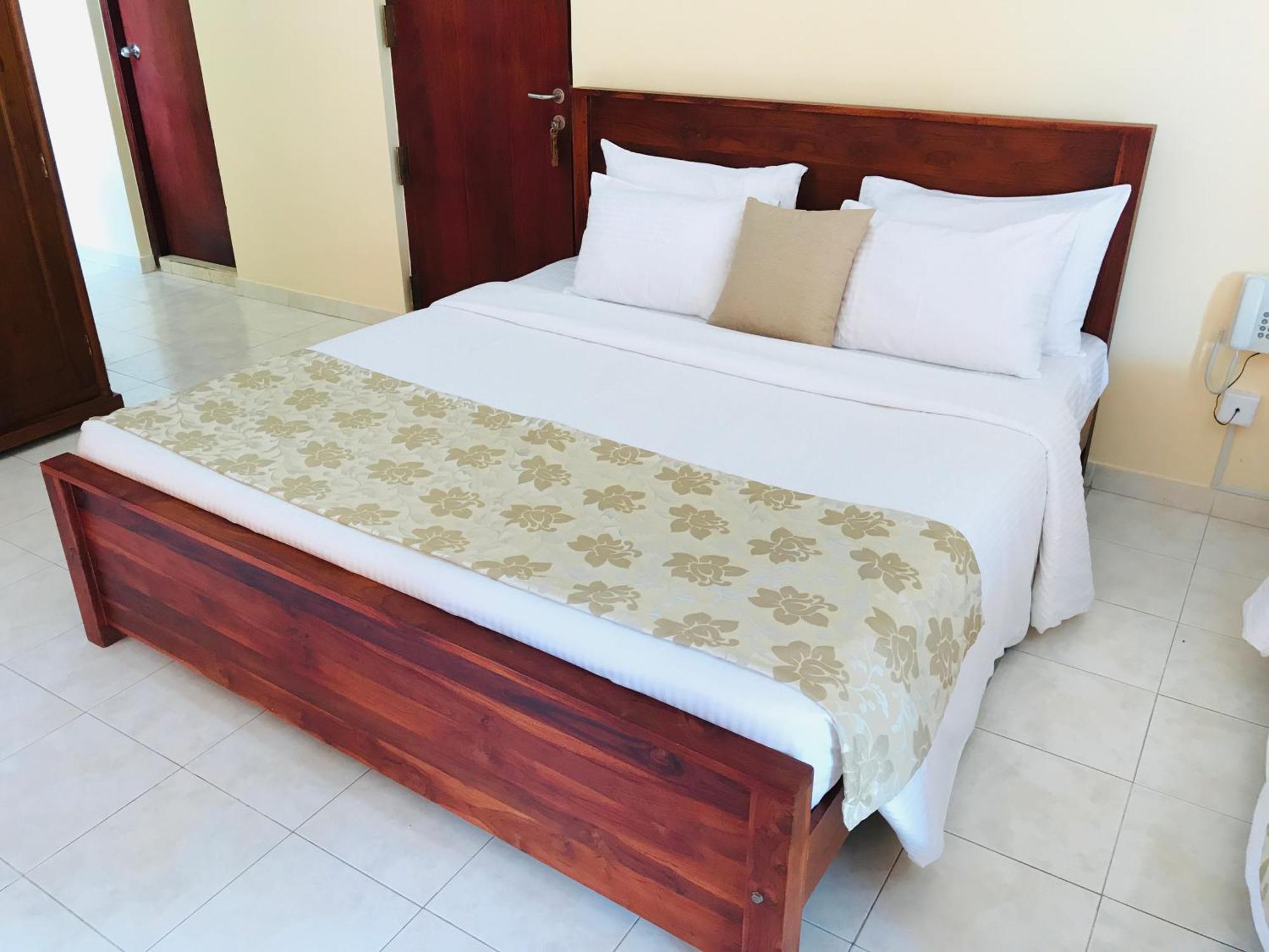 Siluni'S Villa Anuradhapura Habitación foto