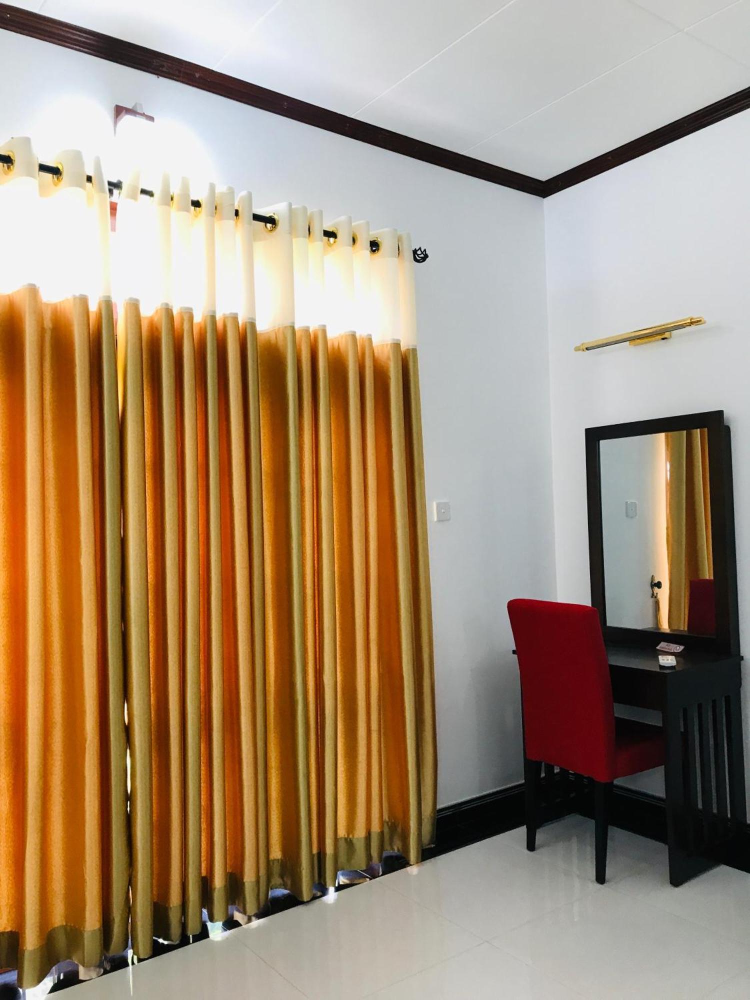 Siluni'S Villa Anuradhapura Habitación foto