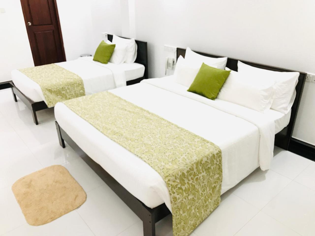 Siluni'S Villa Anuradhapura Habitación foto